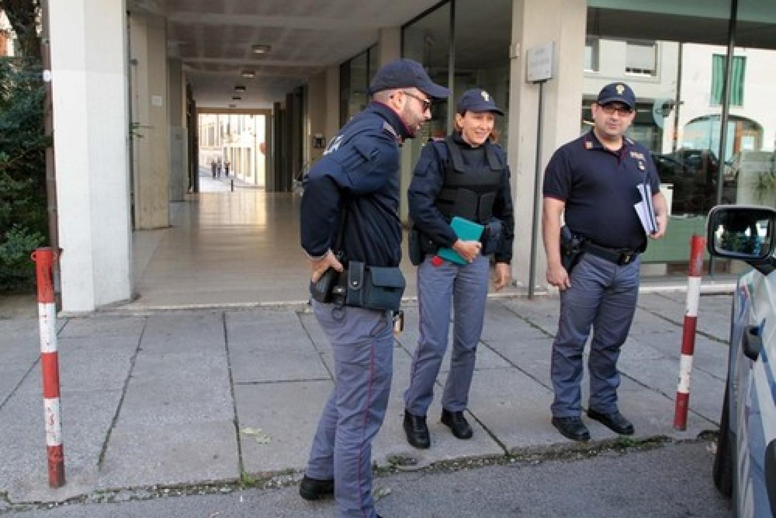 Galleria Balotta Polizia Vigili Urbani 8