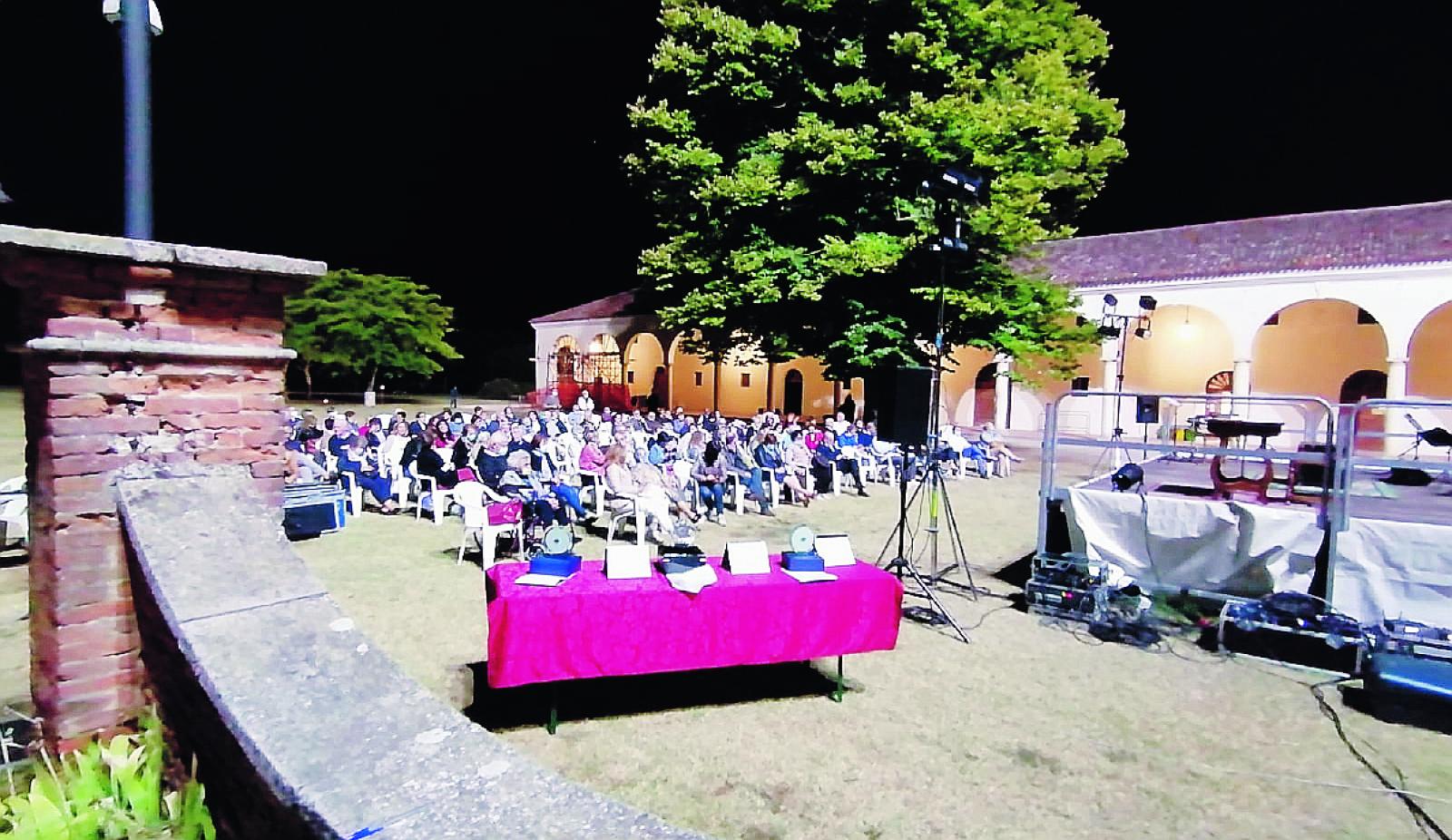 E&rsquo; la festa di chi ama il teatro