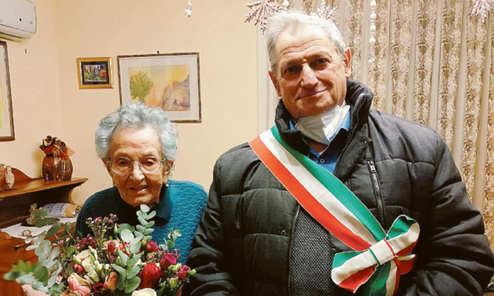 Nonna Maria spegne cento candeline