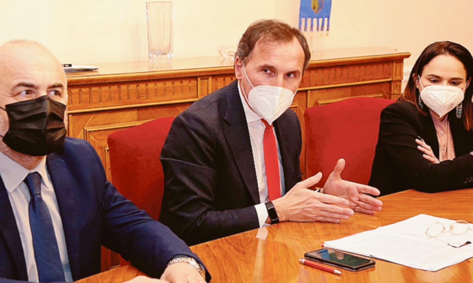 "Fuori dal partito chi si &egrave; alleato a destra"