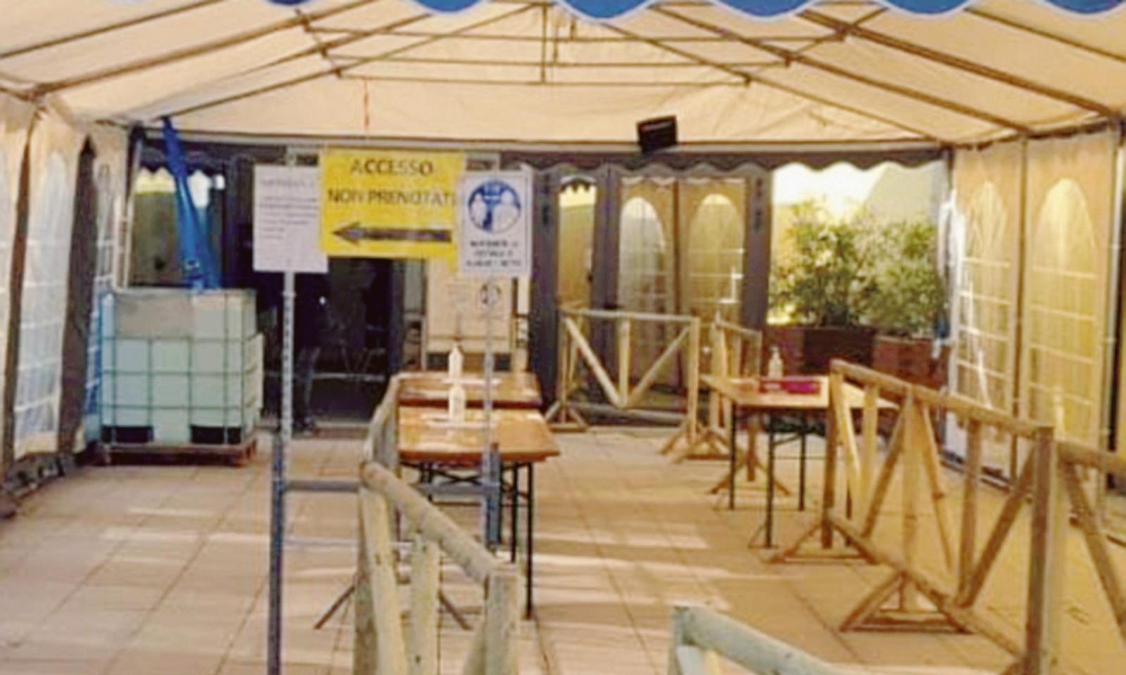 Il grande impegno di Croce verde in un Covid point sotto pressione