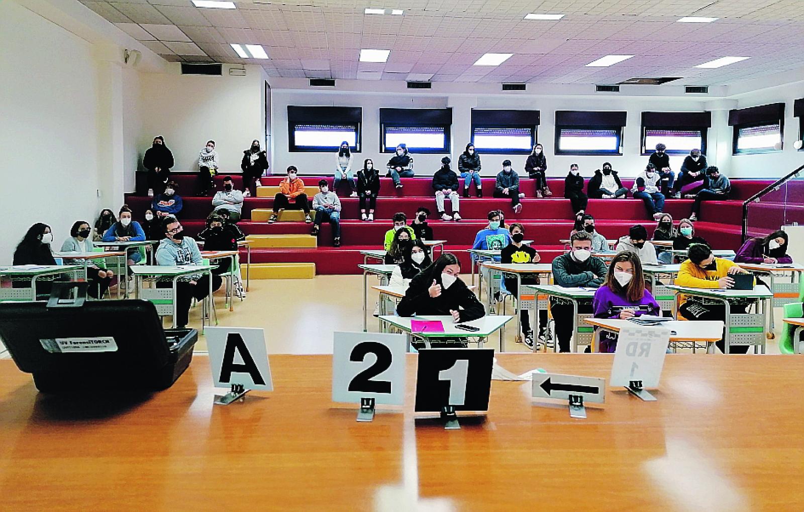 La polizia scientifica incontra gli studenti