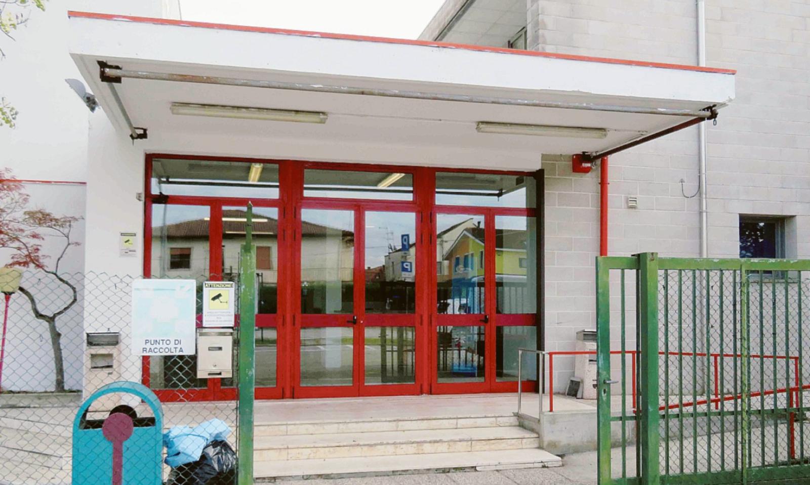 "Disastro impianti sportivi, piscina ridotta, calcetto fermo"