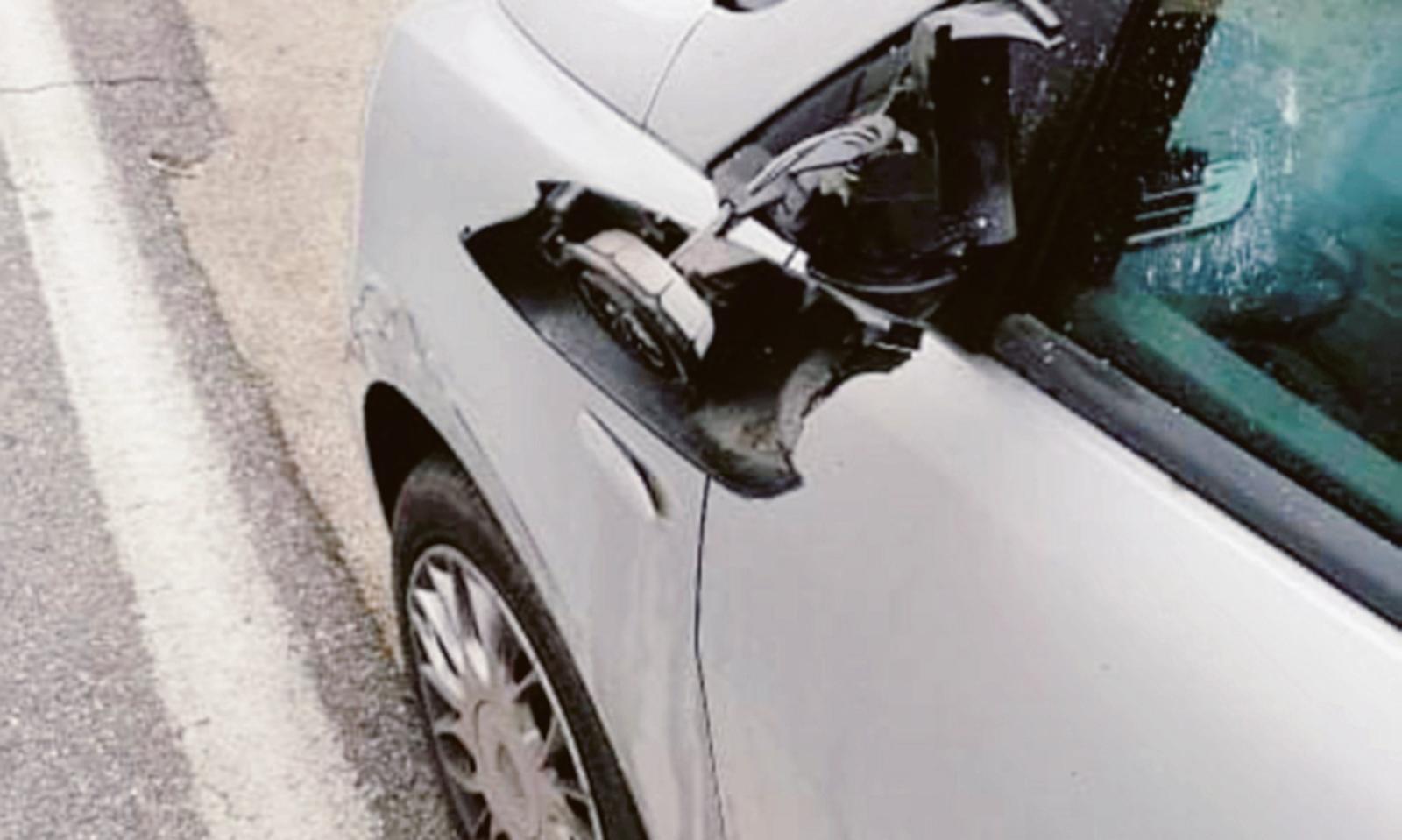 Auto sfasciate e veicoli a velocit&agrave; folle: &egrave; protesta