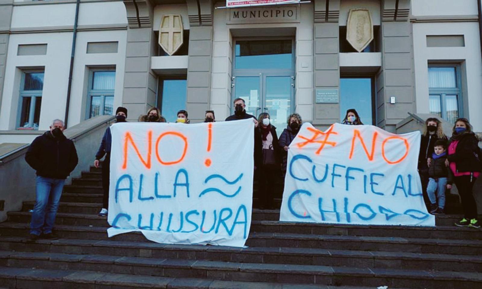 "Riaprite la piscina": scatta l'ennesima mobilitazione