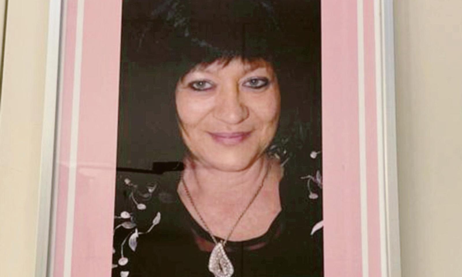 Muore a 54 anni: l'azienda si ferma per dirle addio