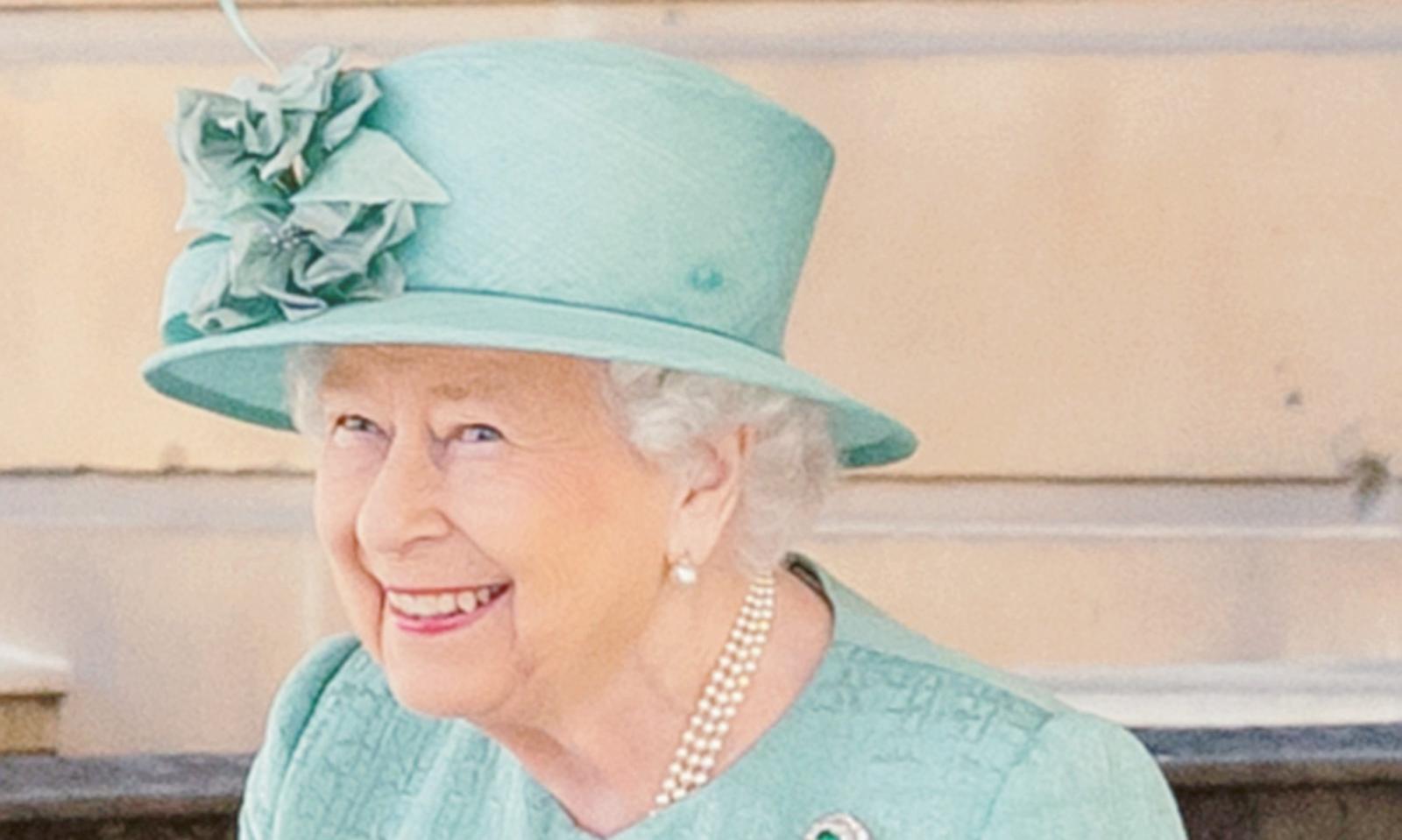 Positiva anche la regina Elisabetta