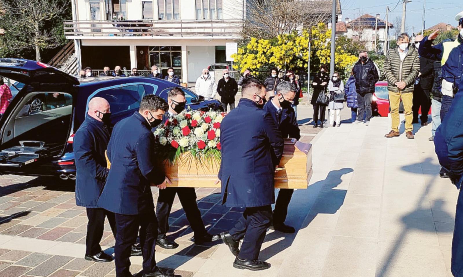 L&rsquo;infinito abbraccio al grande Tonino