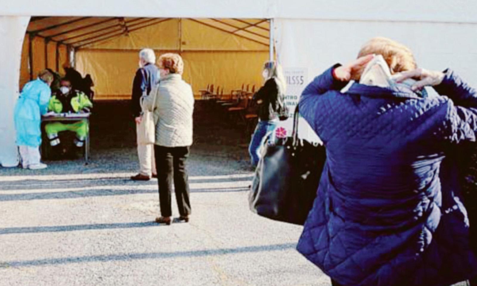 Vaccinati al 90%, chiude il centro