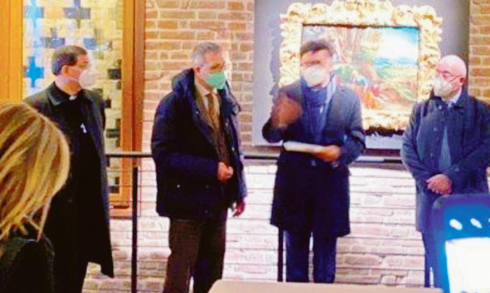 Parata di autorit&agrave; in visita al Muvig