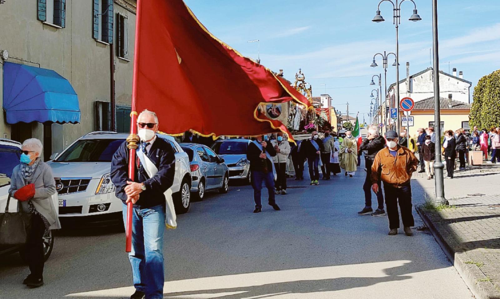 Un fiume di fedeli a Rottanova