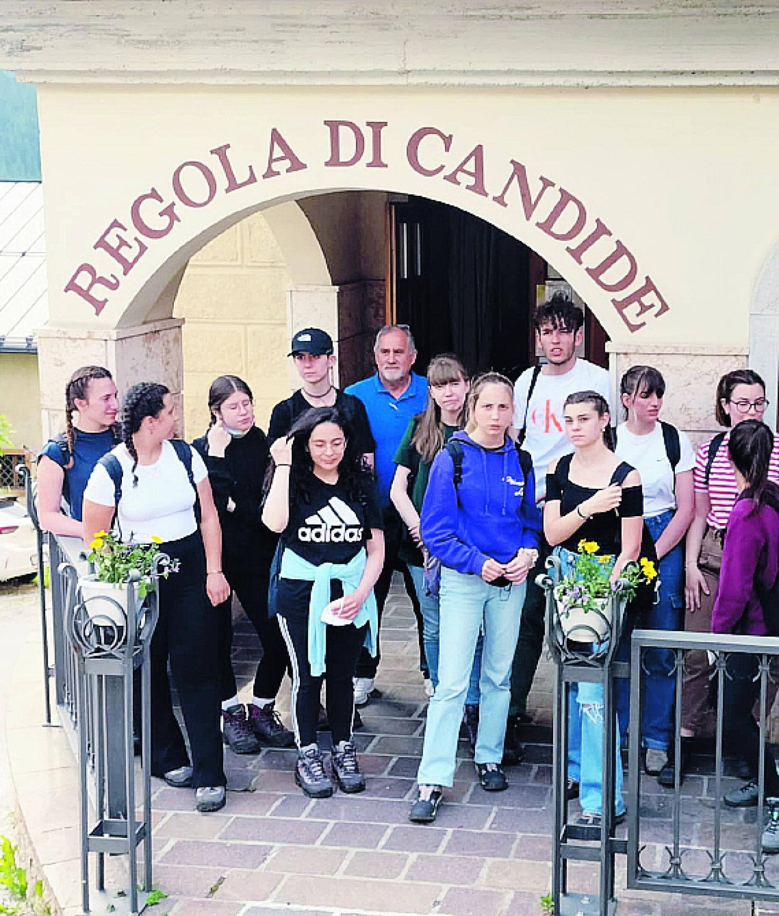 Levi, studenti nel sentiero in Comelico