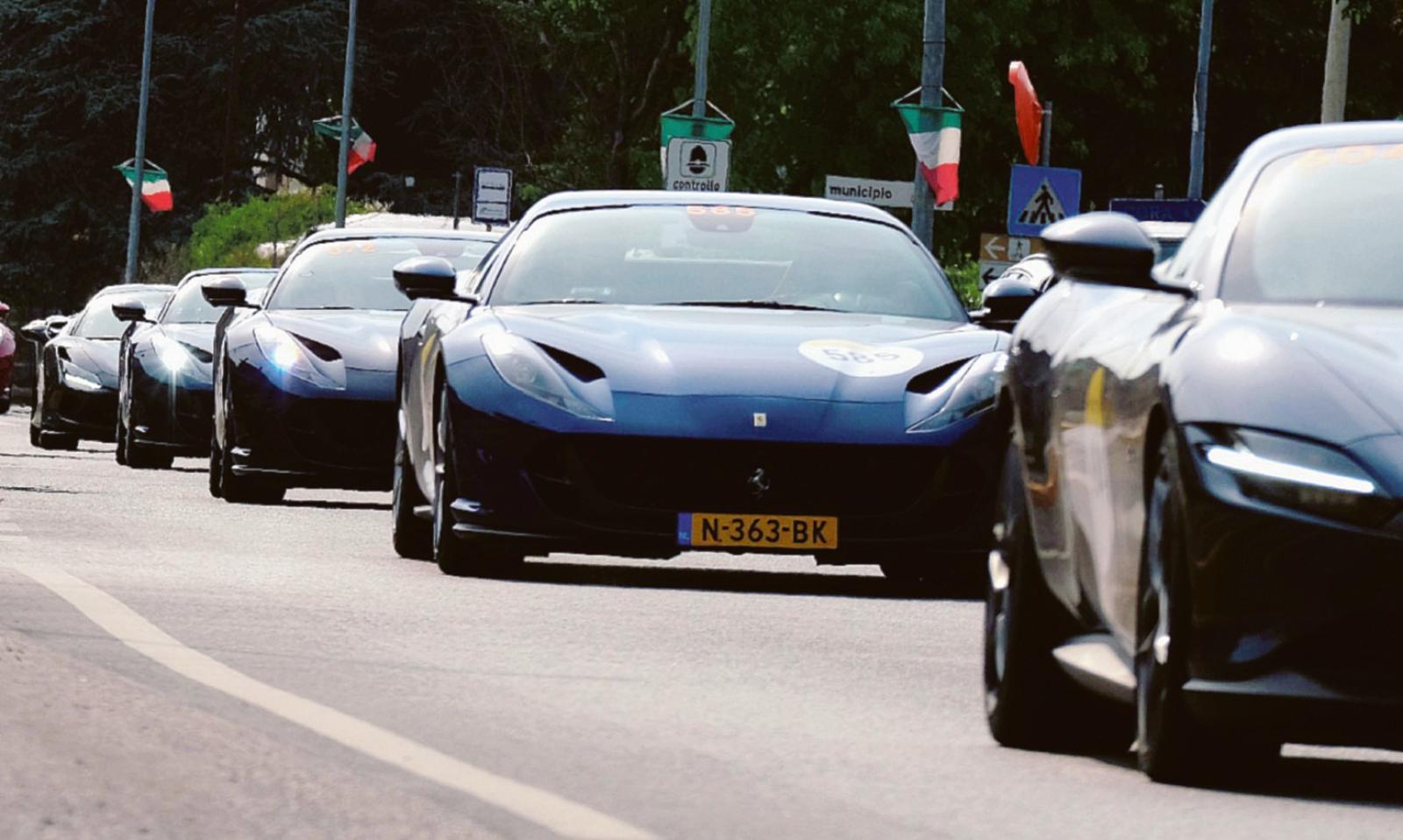 In Punto si schianta sulla Ferrari delle Mille Miglia