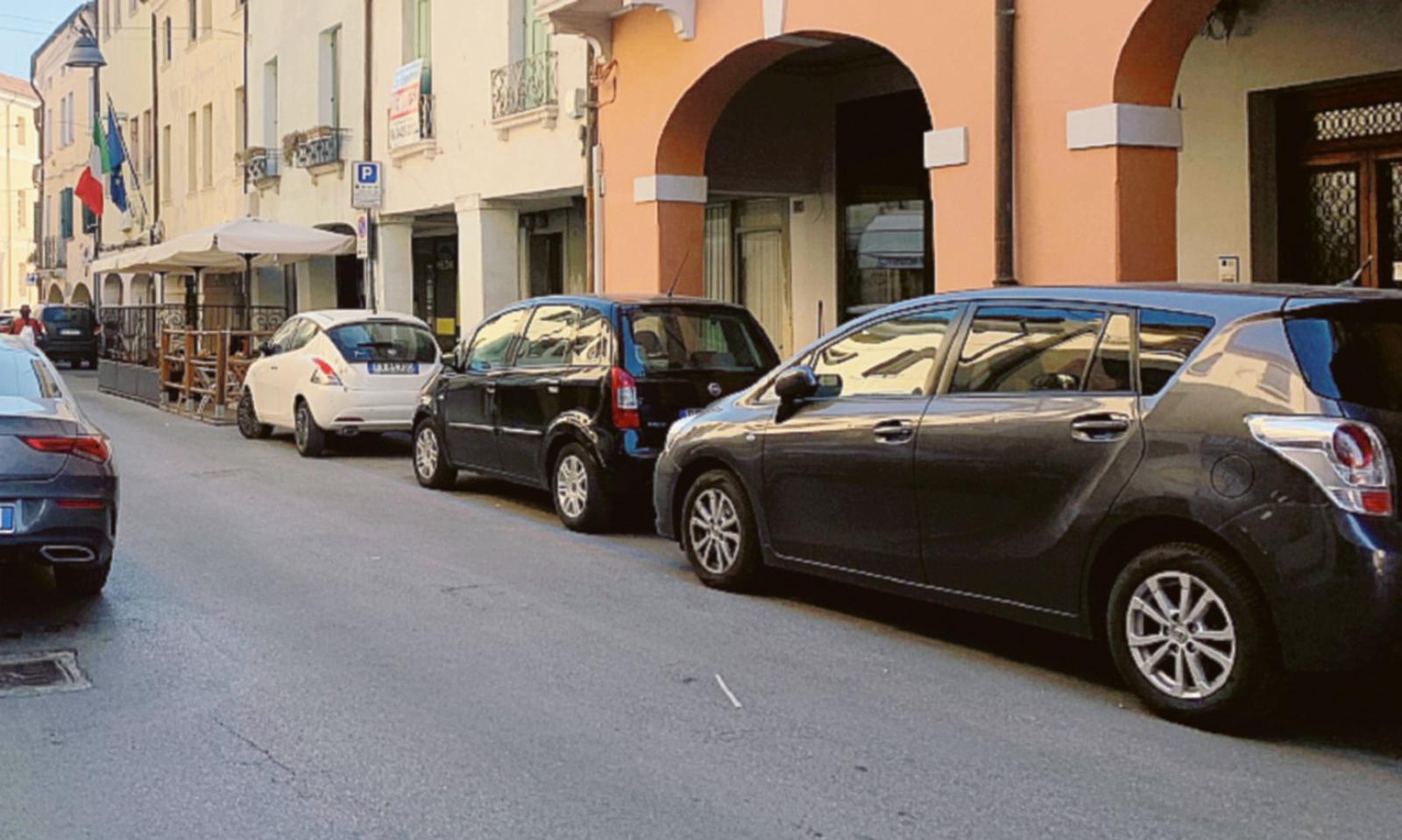 "Prima della Ztl, pensate a sistemare i portici"