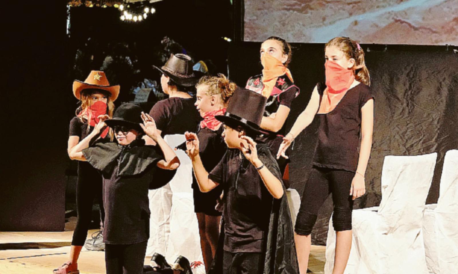 Col teatro e col concerto gi&ugrave; il sipario sulla sagra