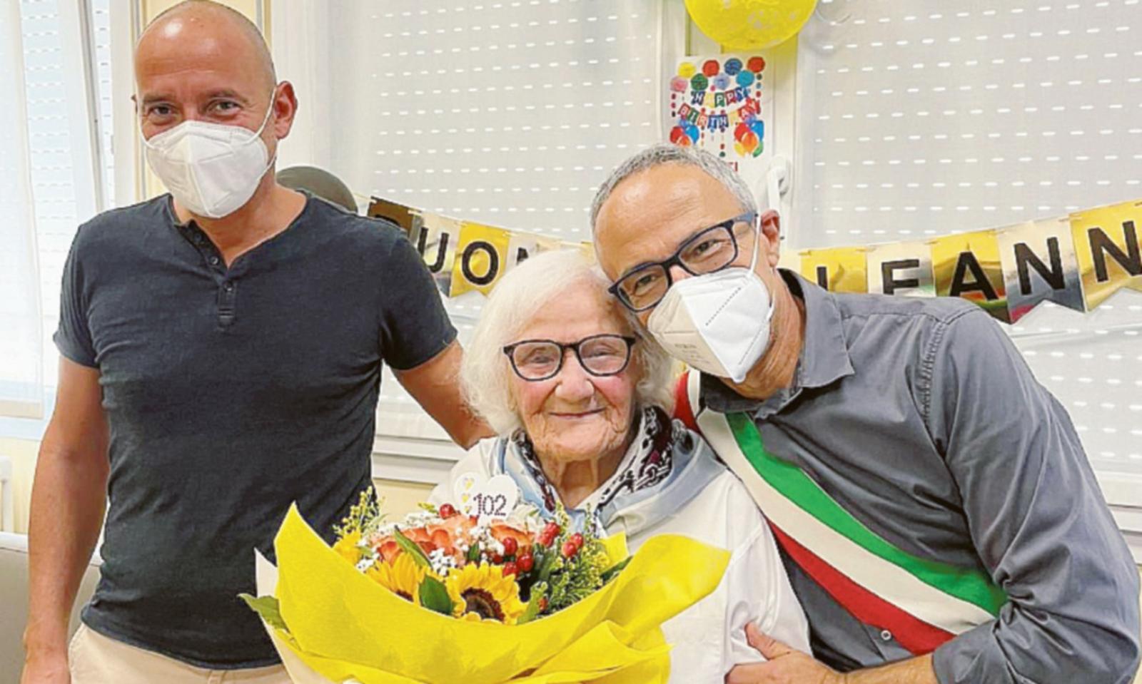 102 anni di Nonna Linda, festeggia tutta l'opera Pia!