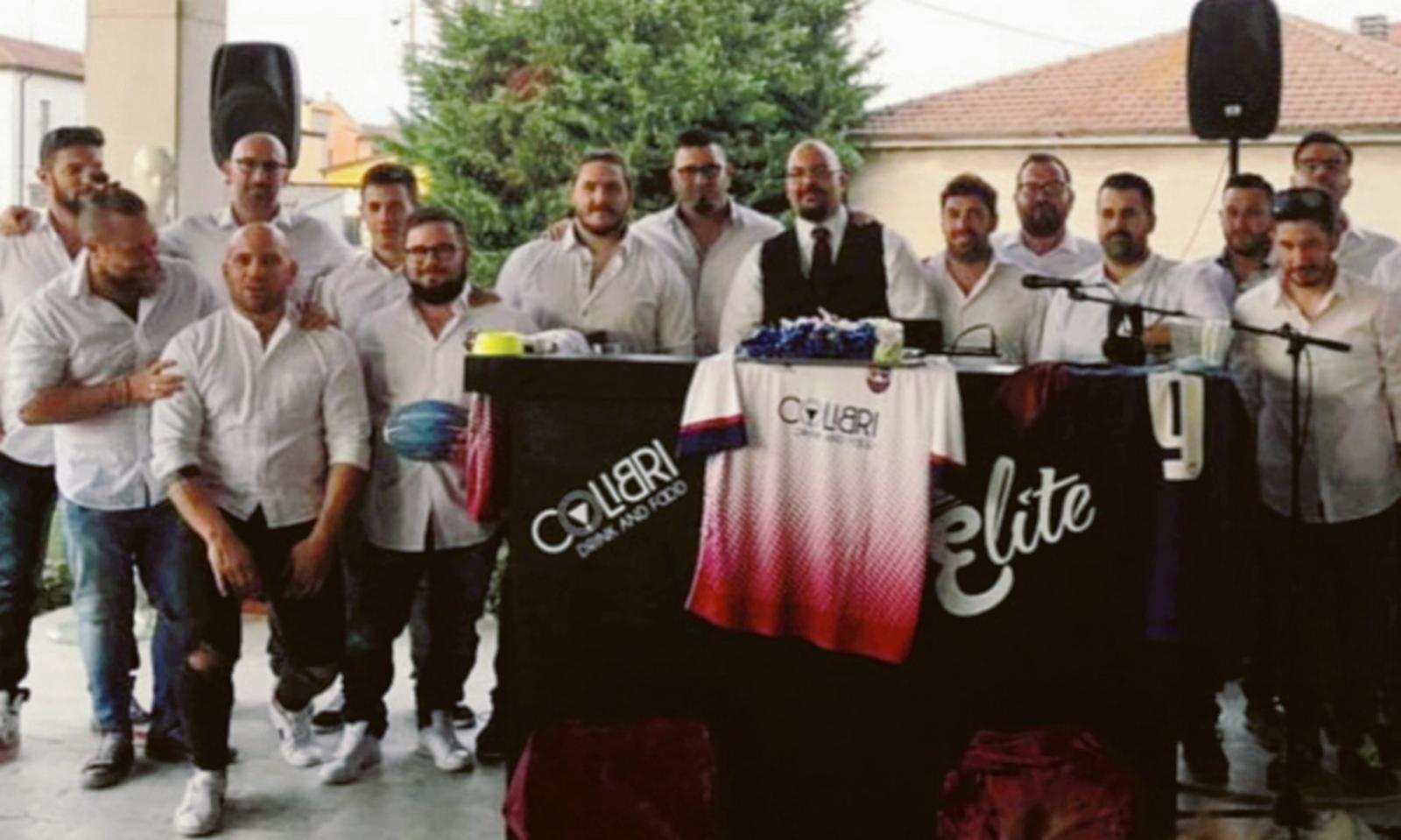 Palla ovale con dieci candeline