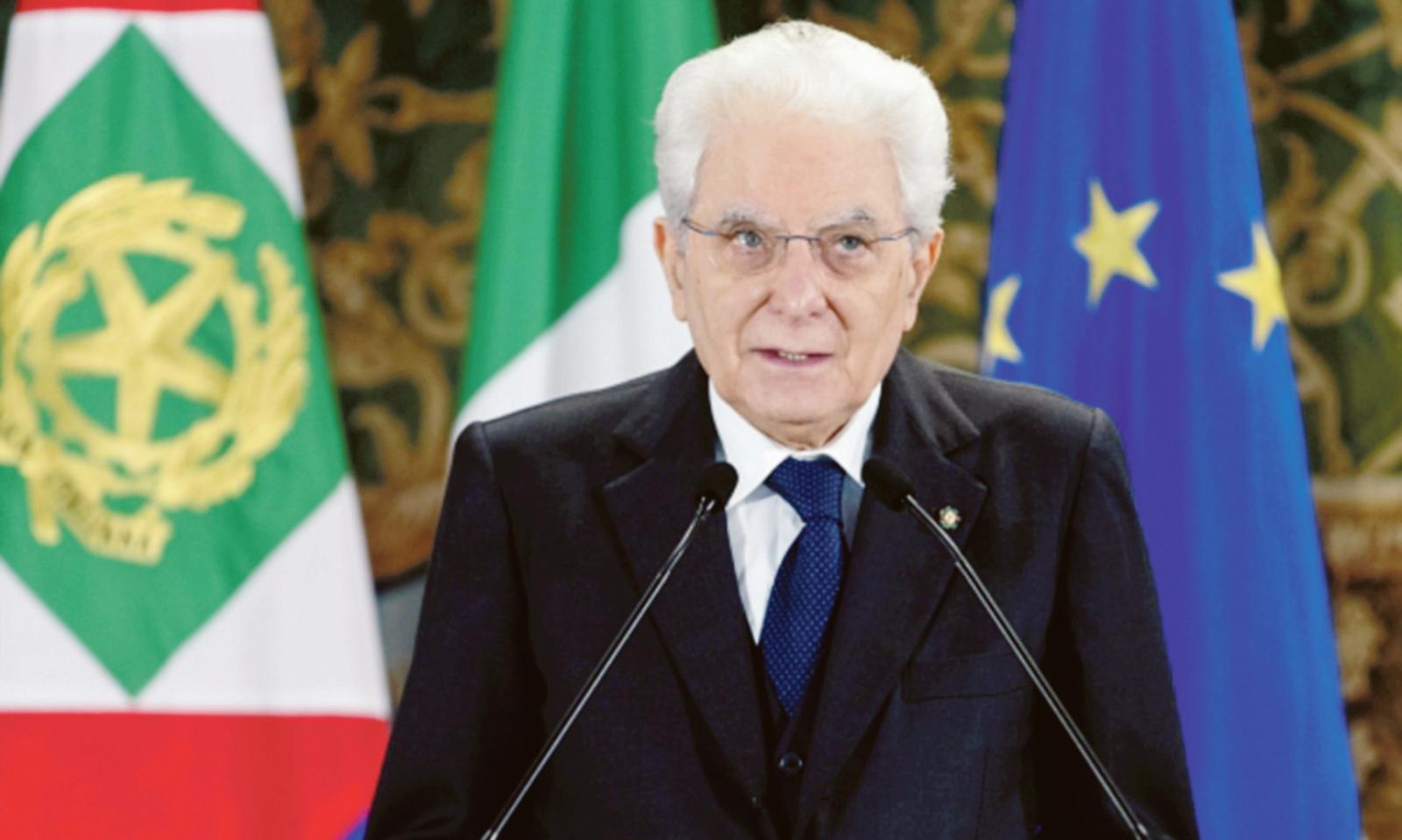 Una targa che parla di Rovigo per il presidente Mattarella