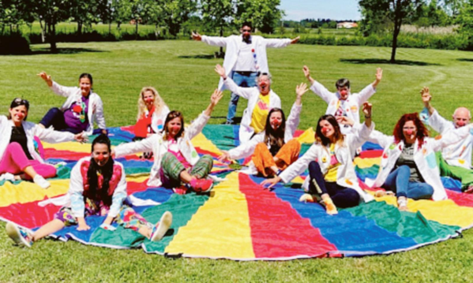 Ti curano facendoti ridere