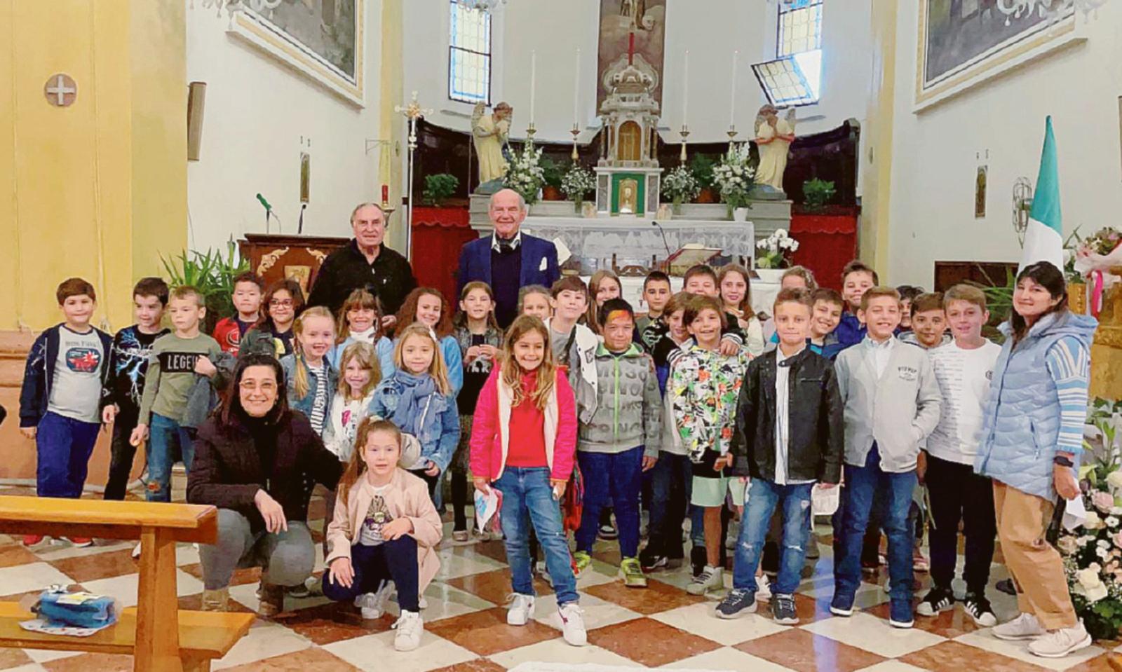 La Virgen vista dai pi&ugrave; piccoli