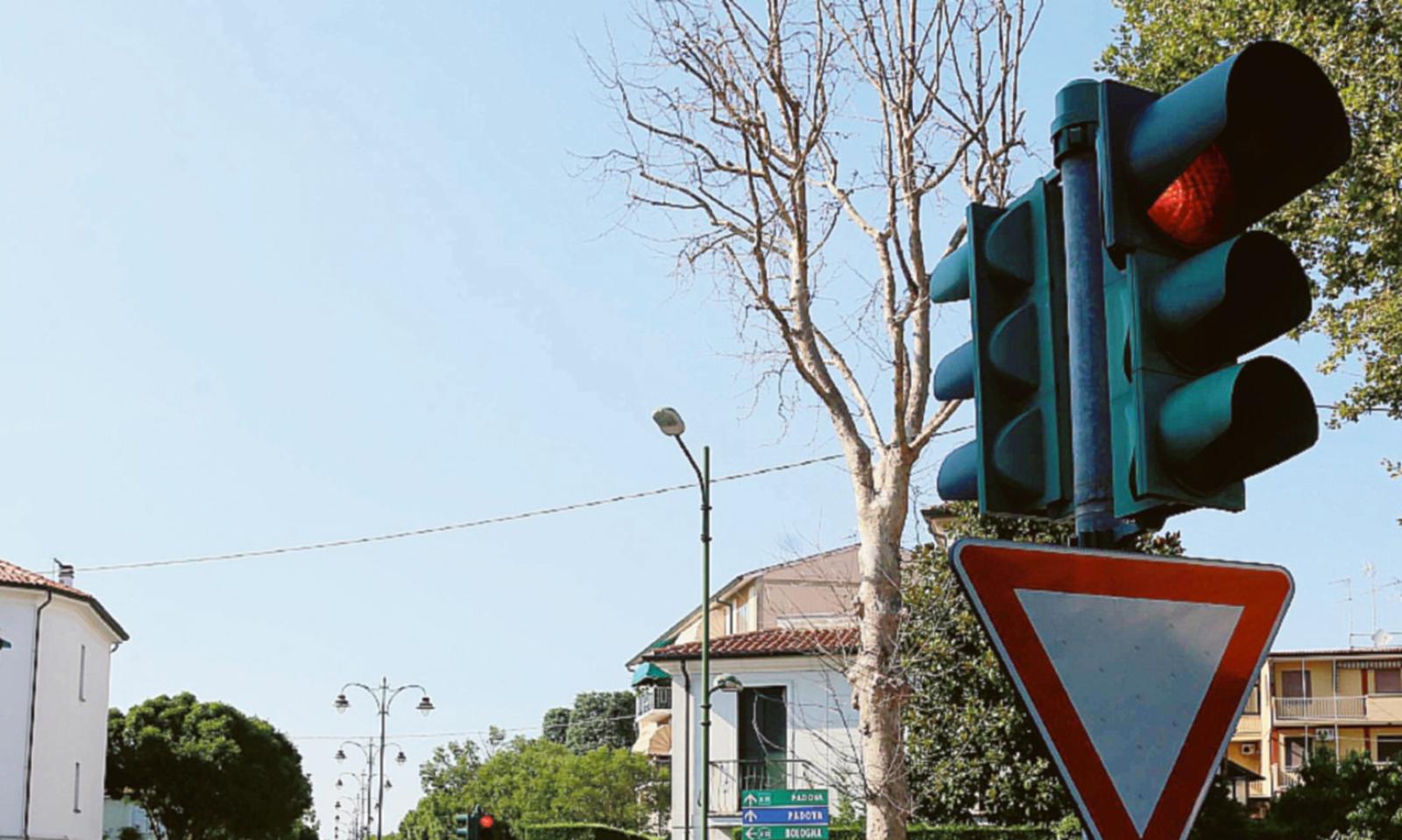 Addio semaforo da Ponta, rilievi in corso