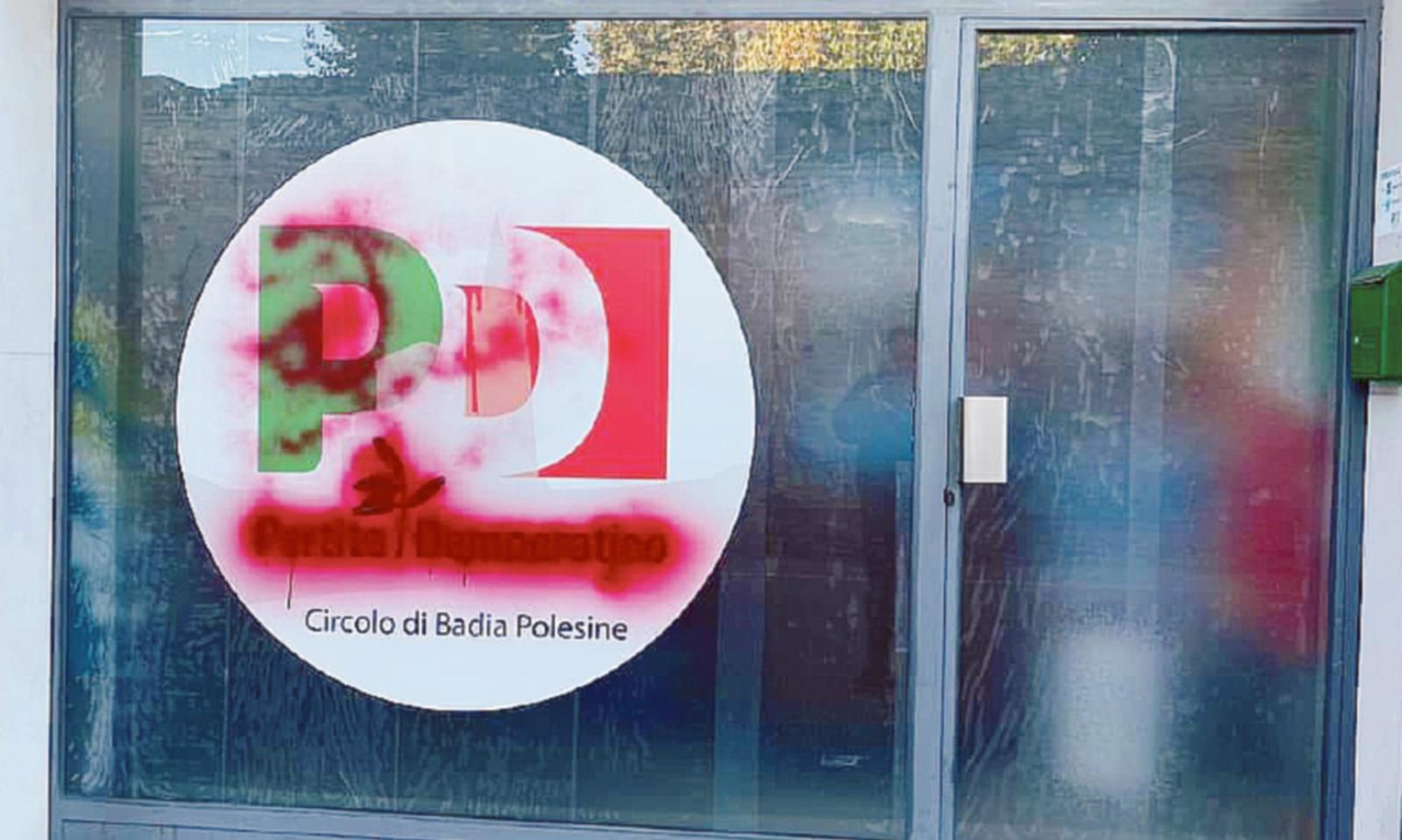 Vandalizzata la sede del Pd
