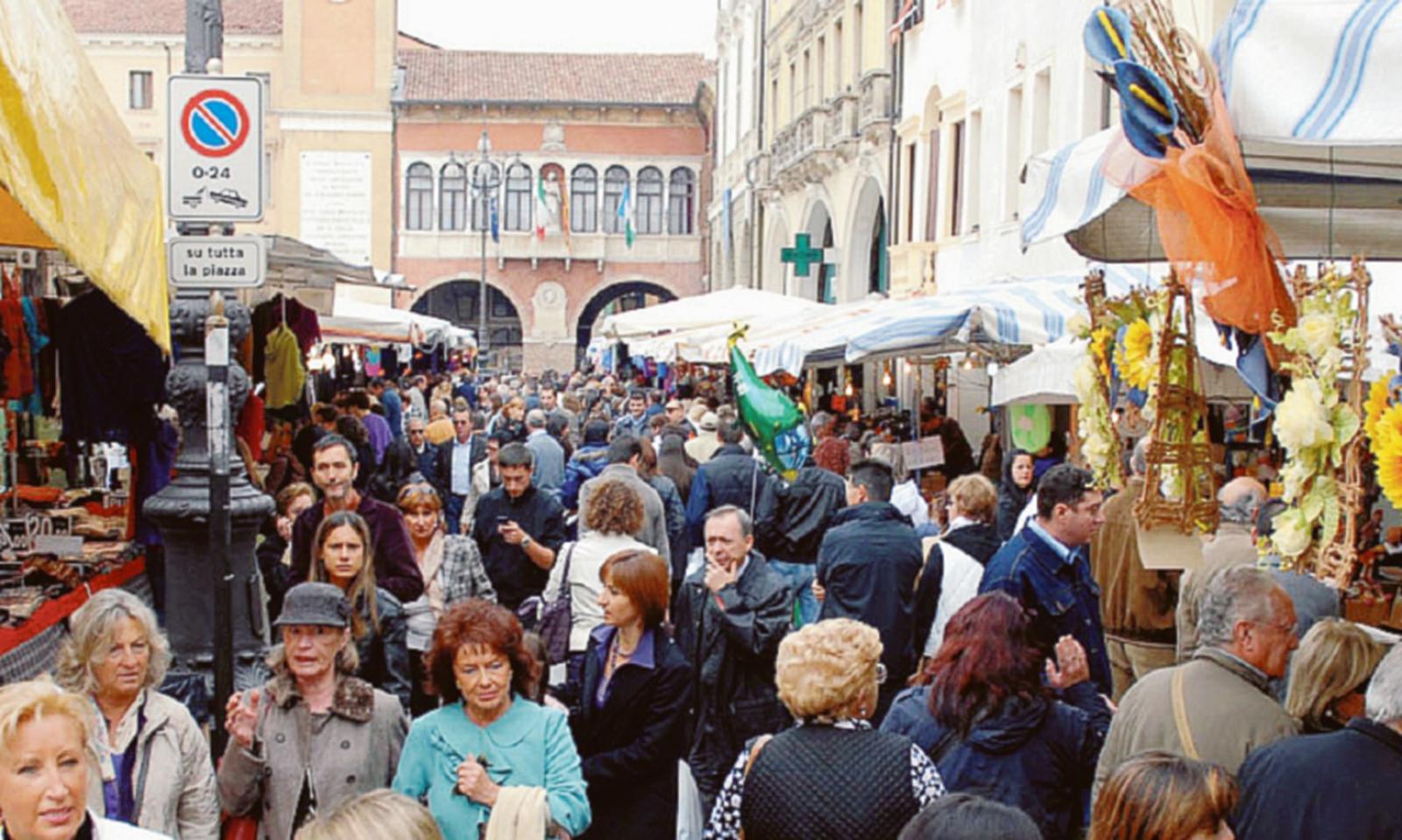 Arriva la Fiera, con 230 bancarelle. Zero restrizioni