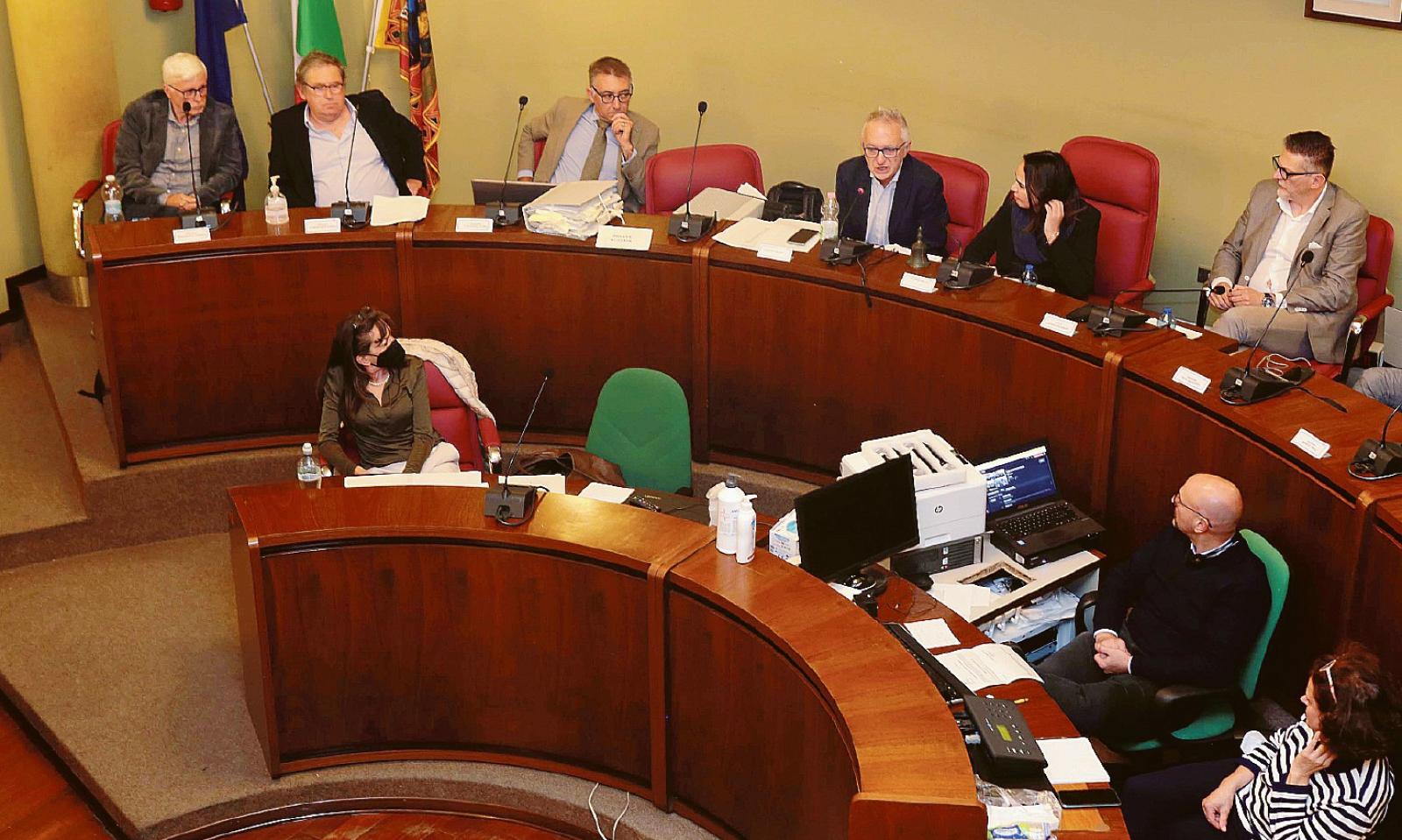 Il commissario al Comune: &ldquo;Scegliete: o Casa Serena o l&rsquo;Iras&rdquo;