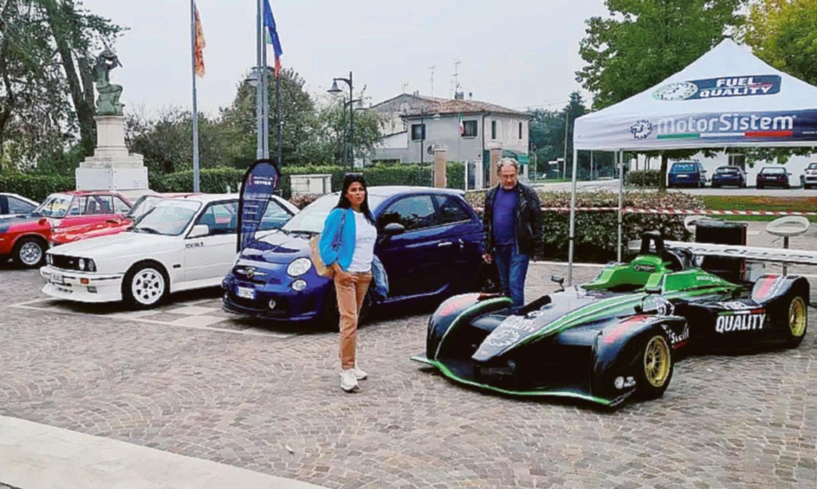 La piazza si trasforma in circuito