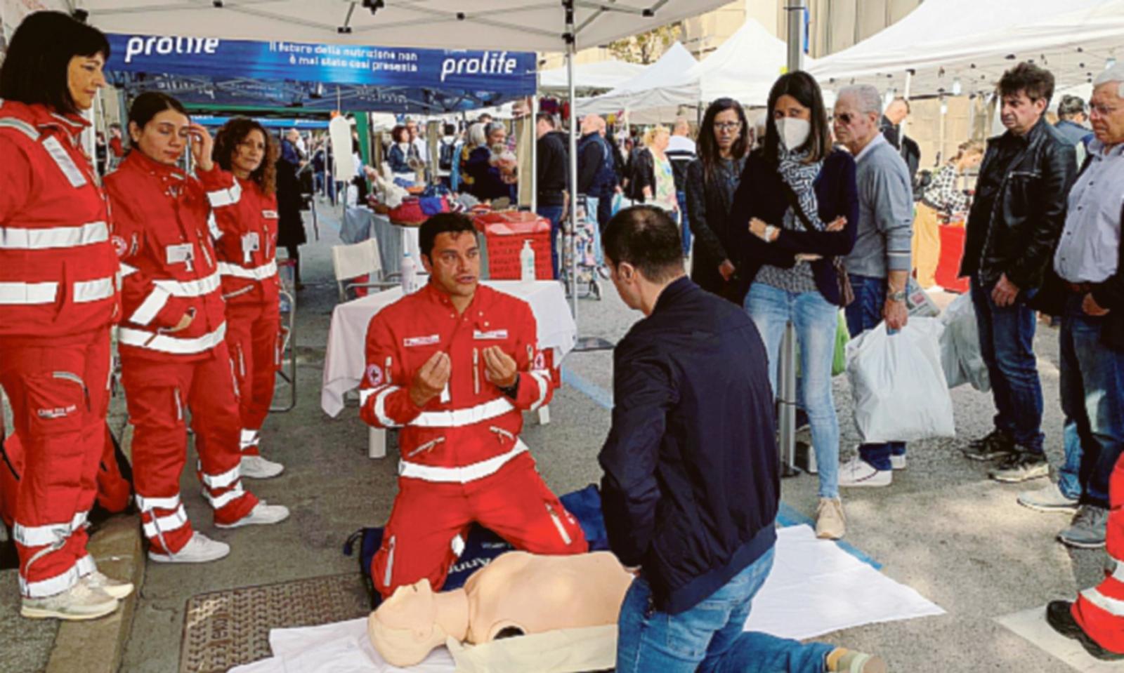 E c'&egrave; anche la bancarella del volontariato!