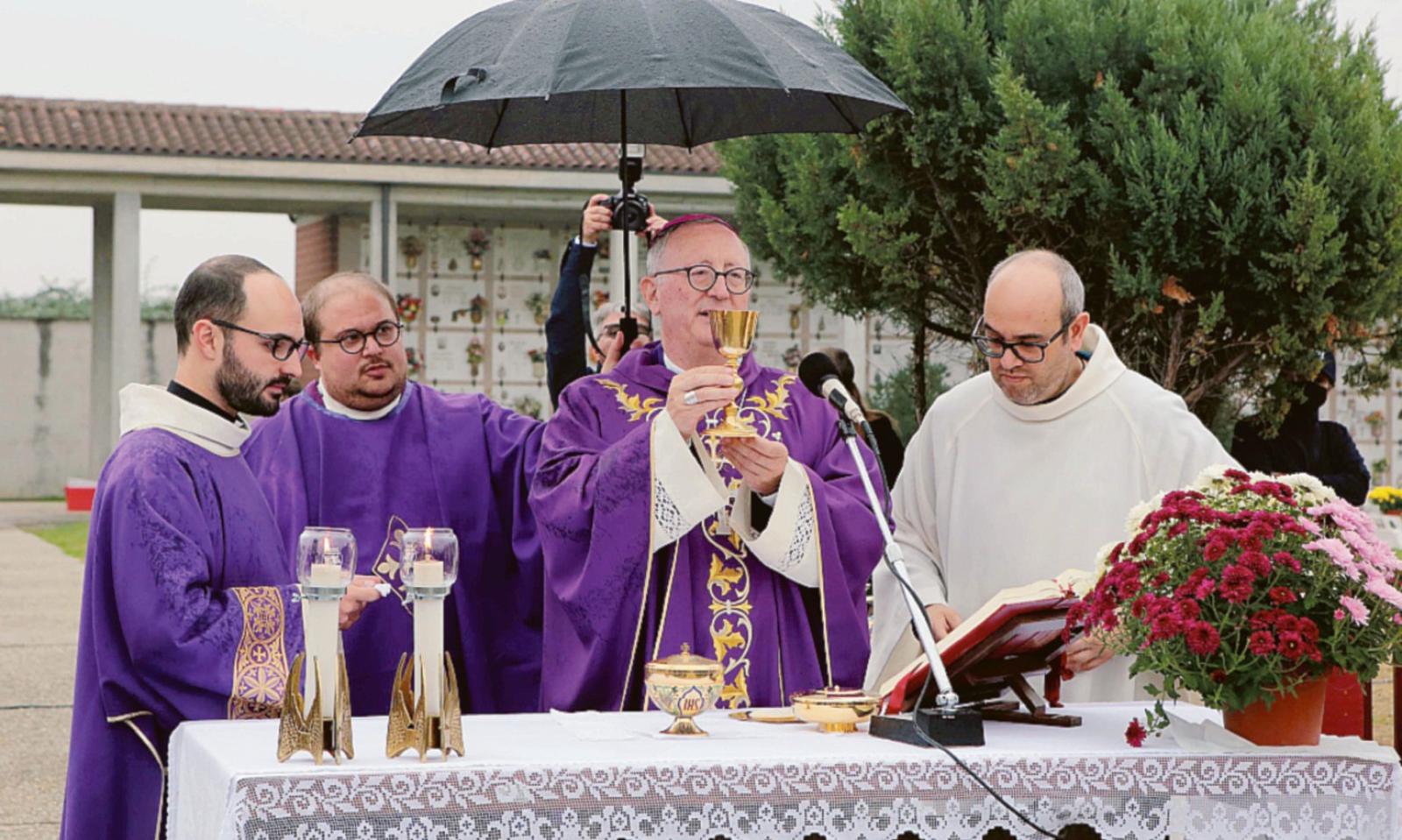 &ldquo;I nostri cari defunti: le nostre radici&rdquo;