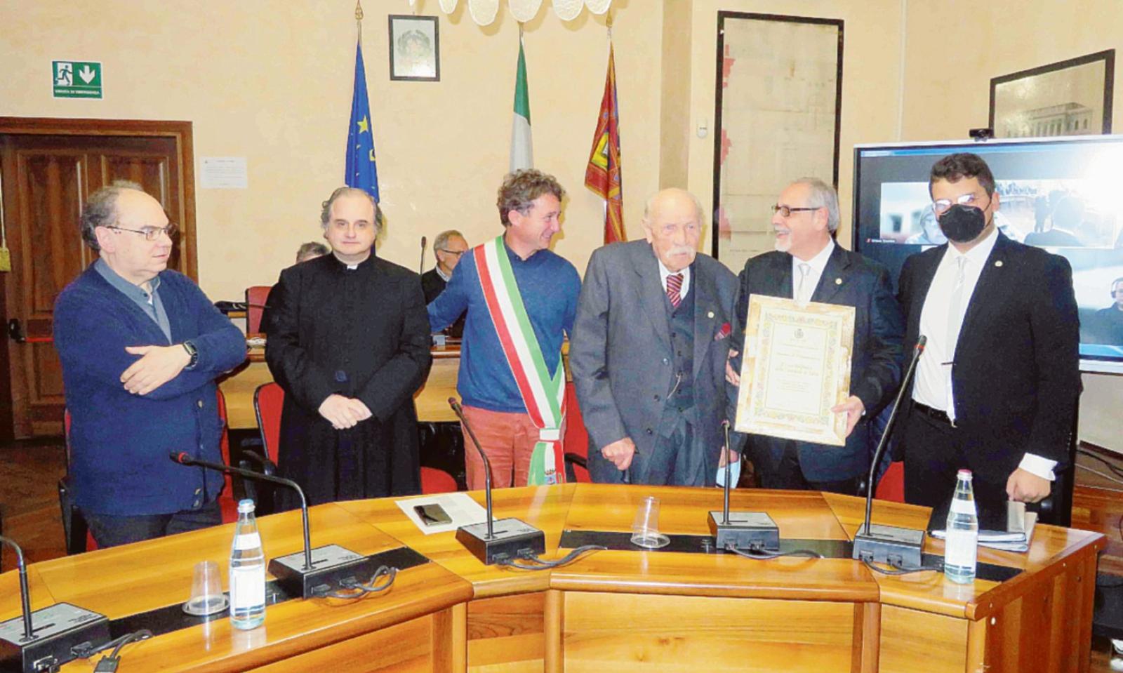 Benemerenza per i 495 anni del Coro polifonico