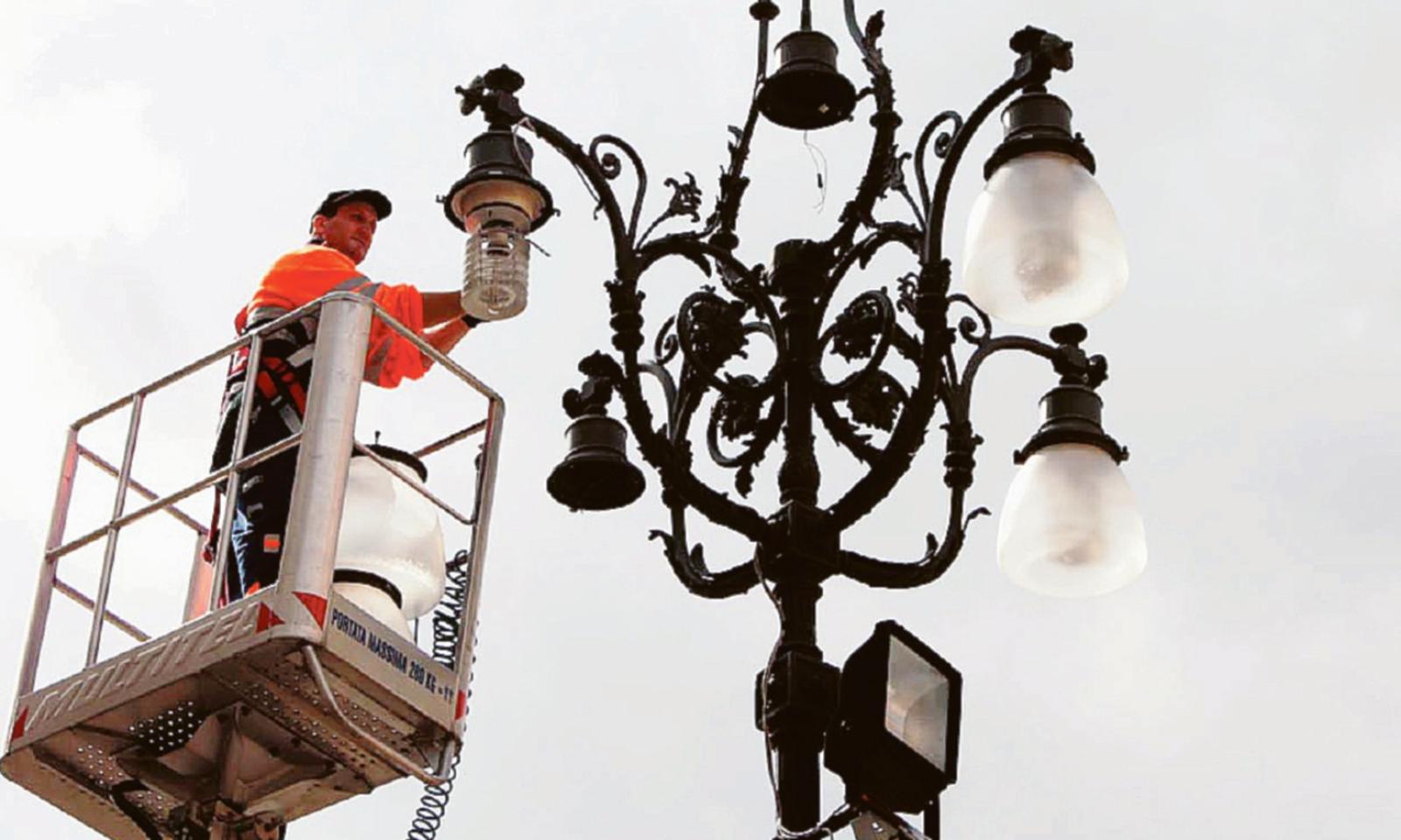 Luce pubblica, entro il mese si decide