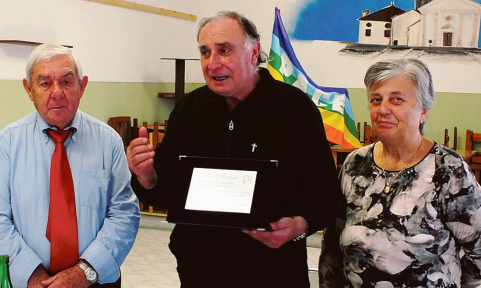 Panarella saluta don Massimo