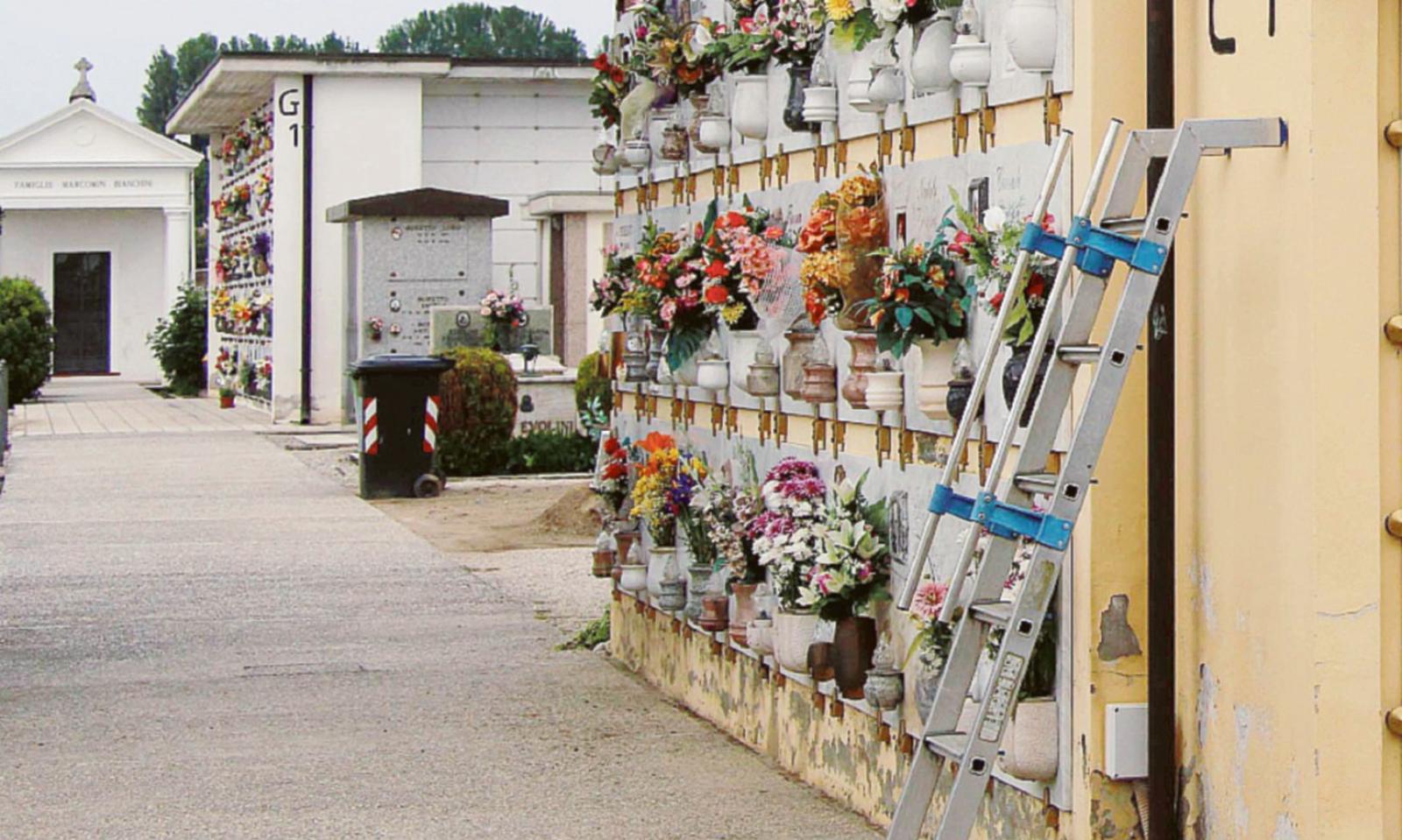 Pazzesco: in cimitero rimasto un solo "posto libero"
