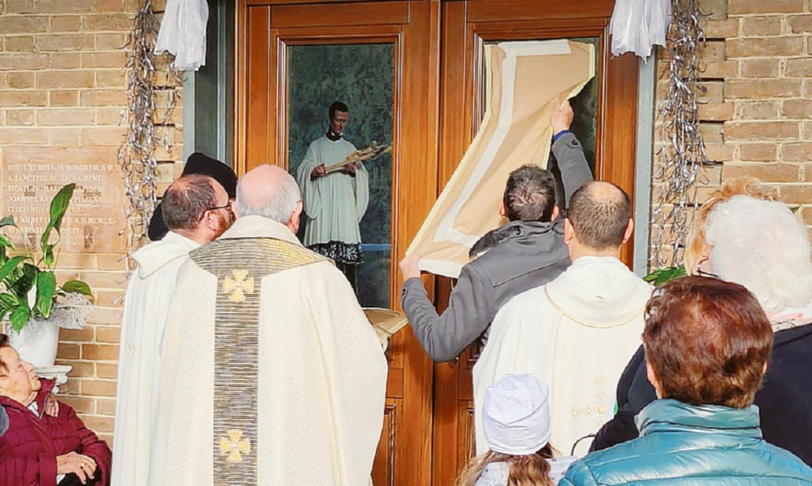 Sia benedetto il nuovo portone!