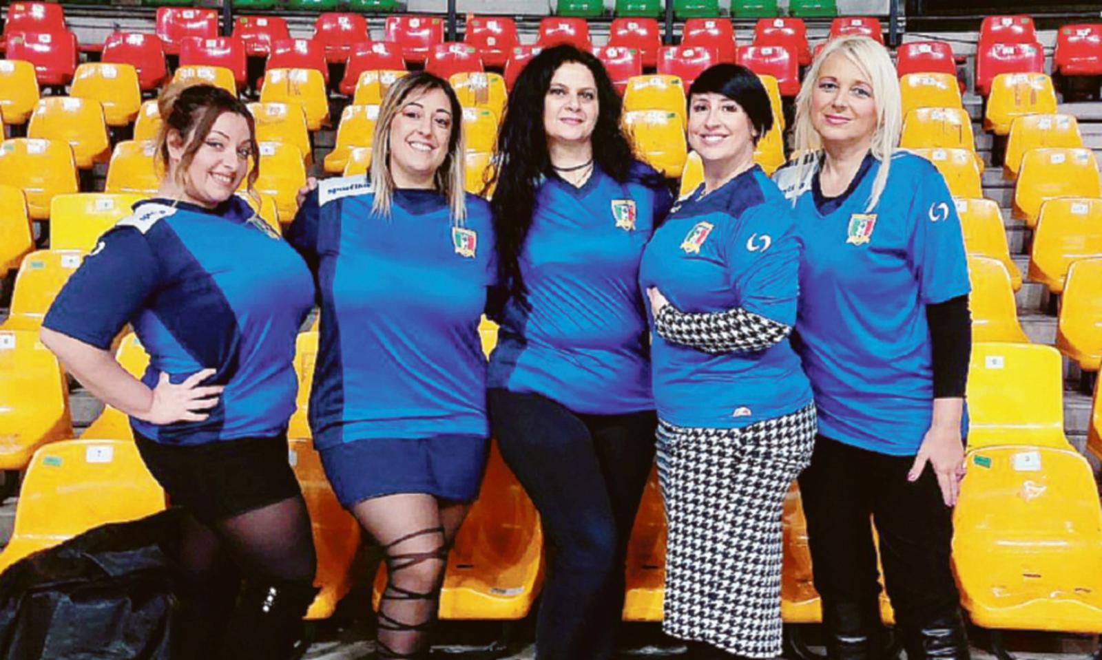 Modelle curvy in campo per un sogno