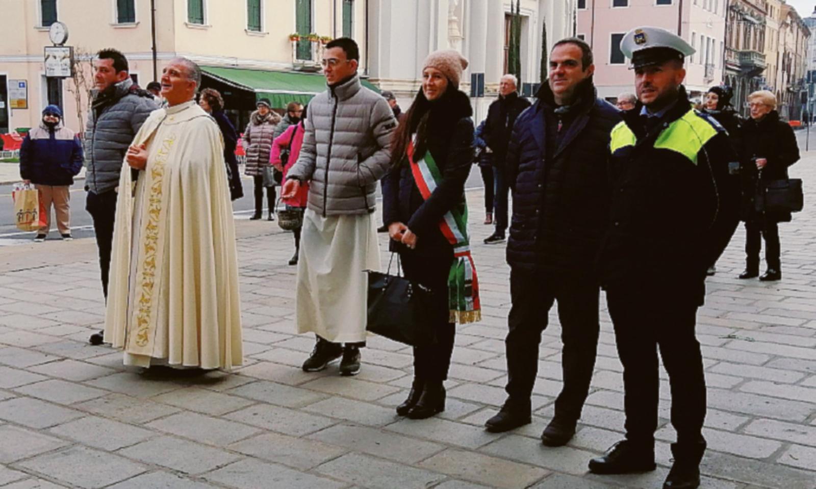 Si accende il Natale in citt&agrave;