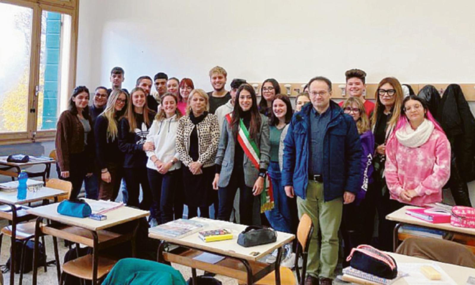 Il sindaco tra i banchi di scuola 