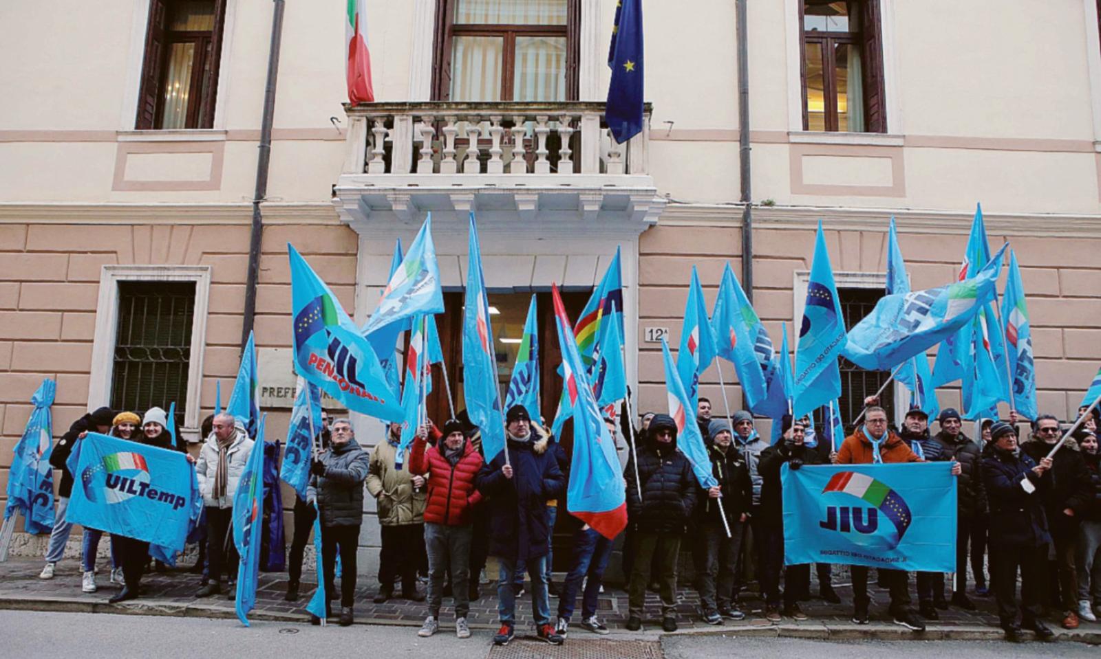 "Contante e niente Pos, regalo agli evasori"