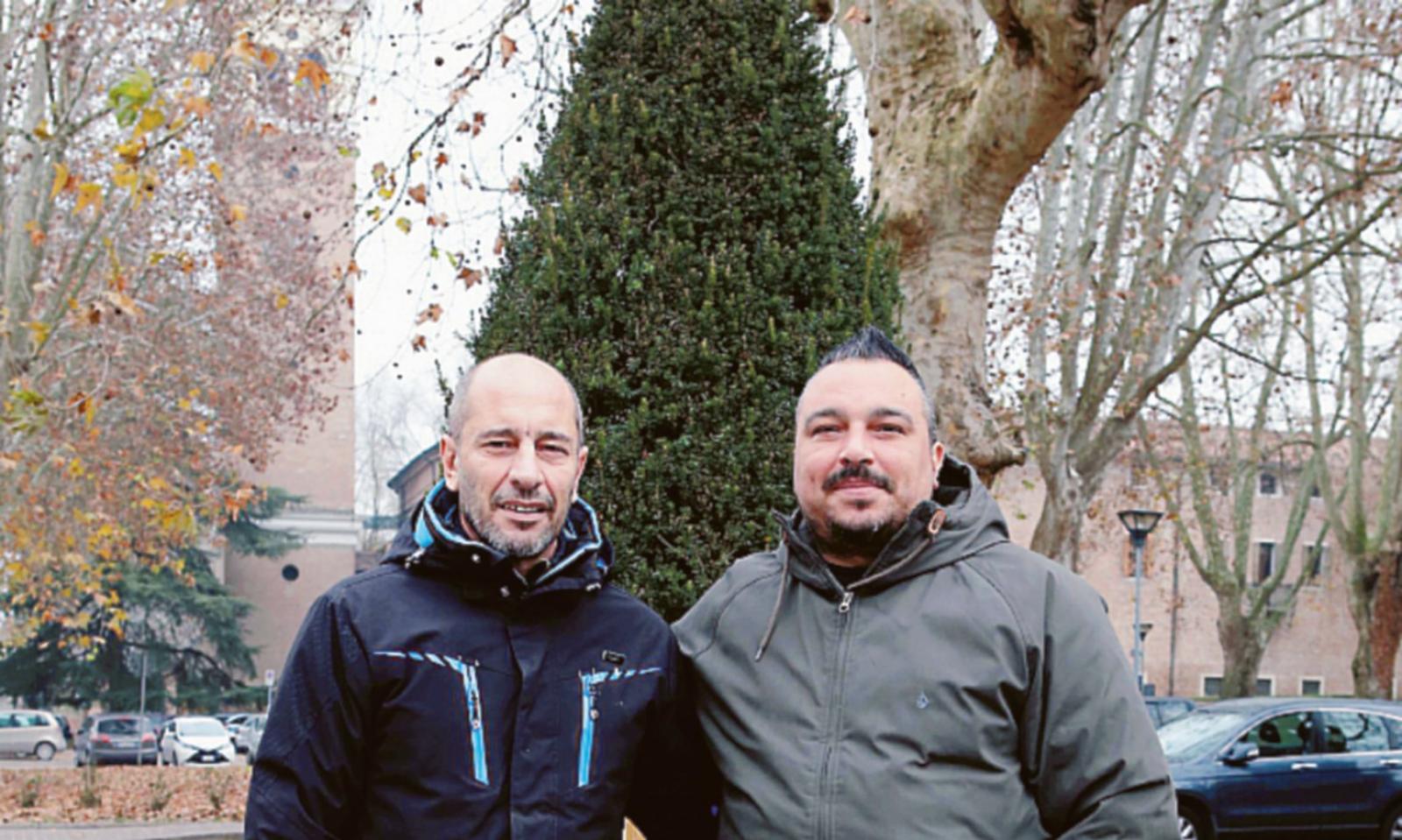 Il quartiere adotta un albero