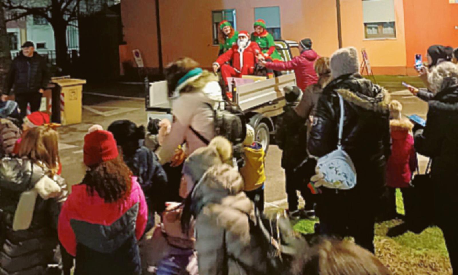 L&rsquo;albero si accende in musica