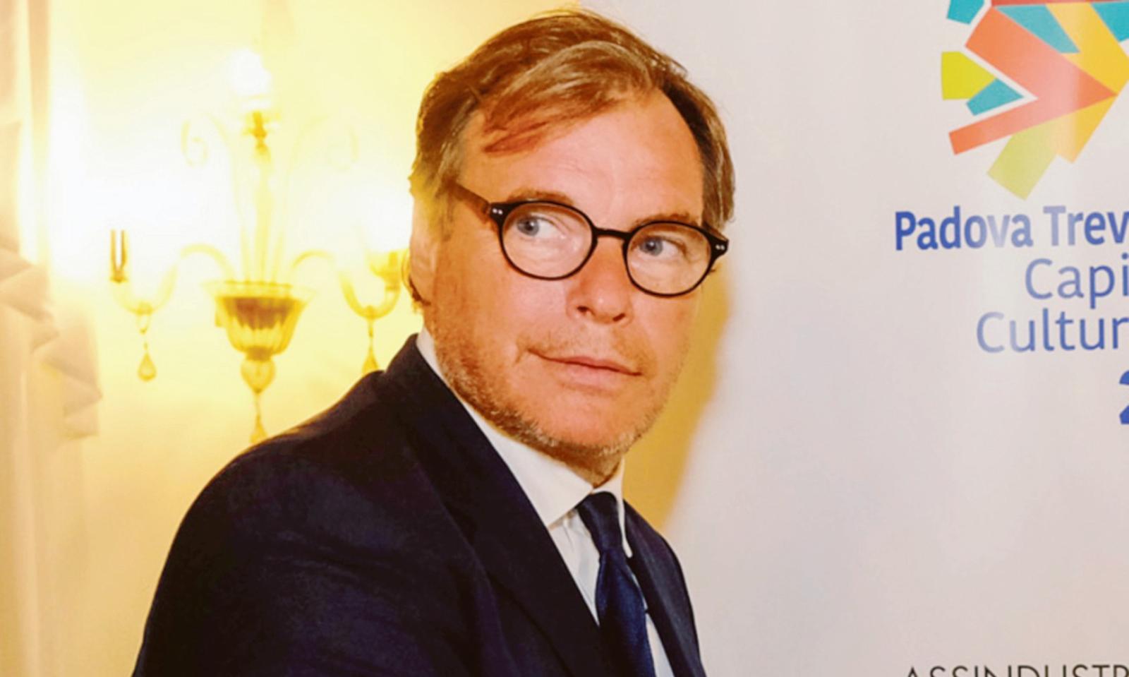 "Saluto con tutti i progetti realizzati"