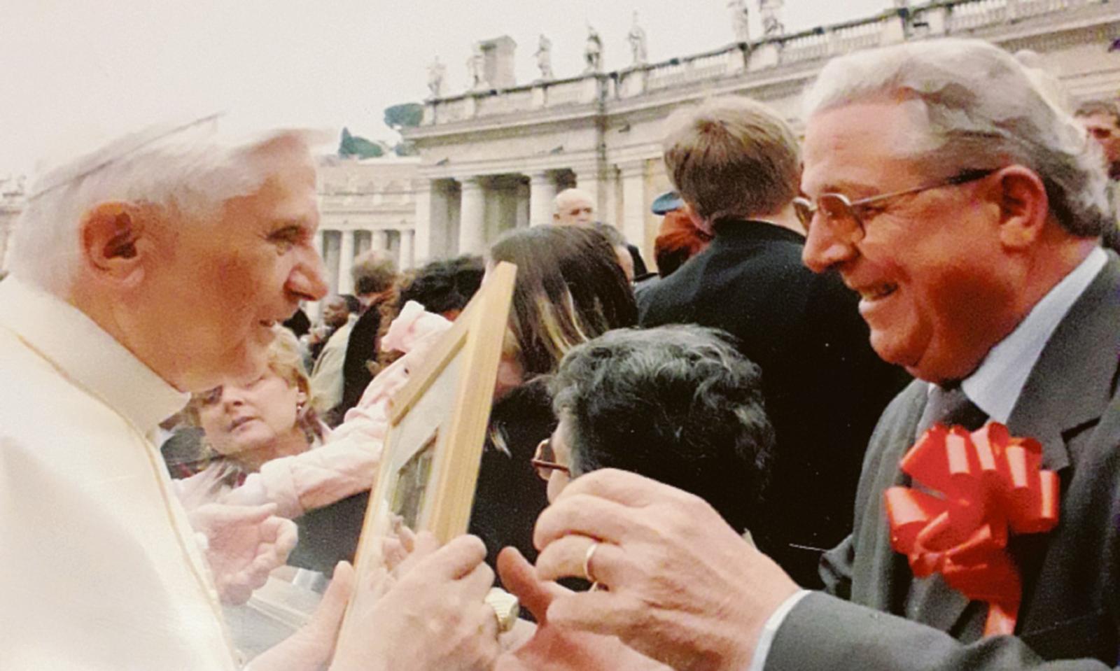 &ldquo;Noi, benedetti dal Papa in 44&rdquo;