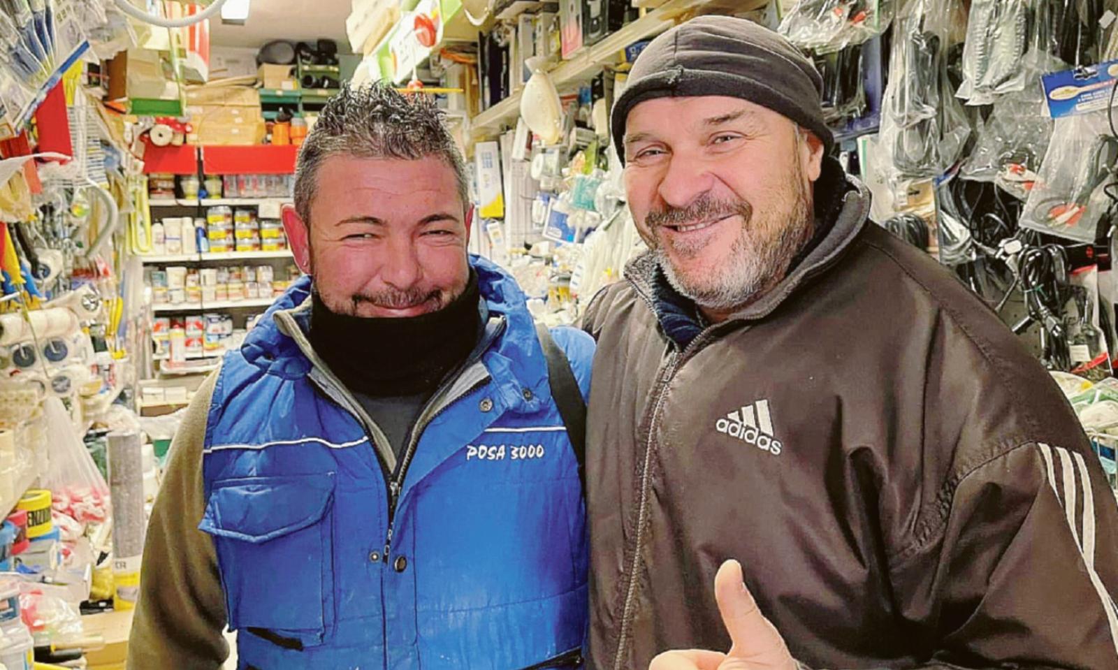 Tra le fiamme per salvare la pineta