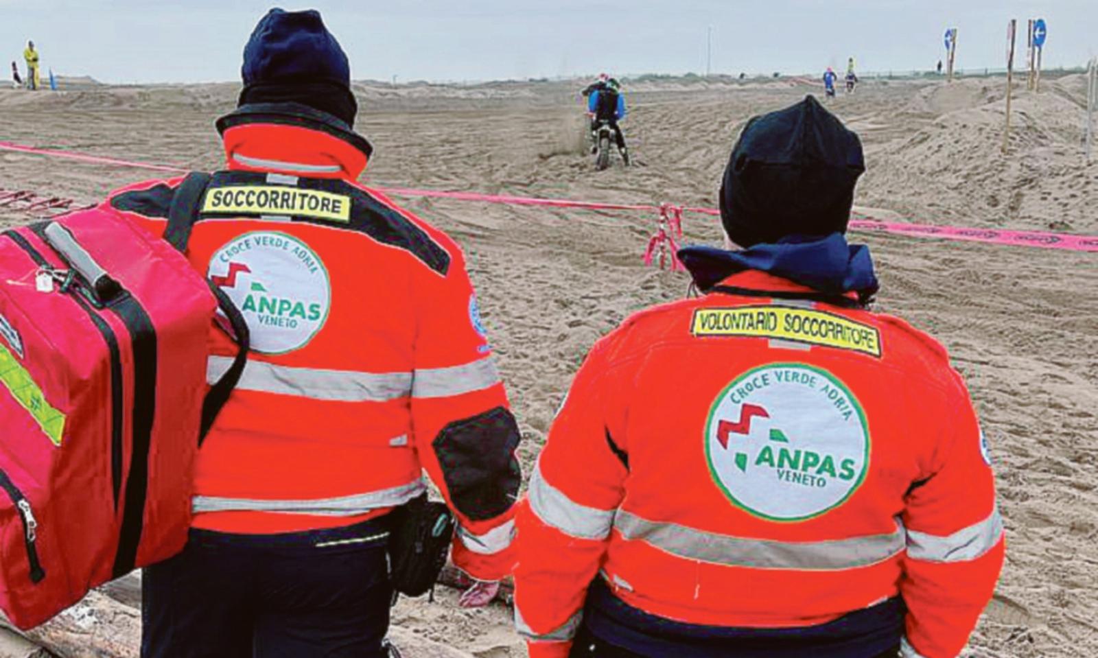 Croce Verde, angeli tra la sabbia