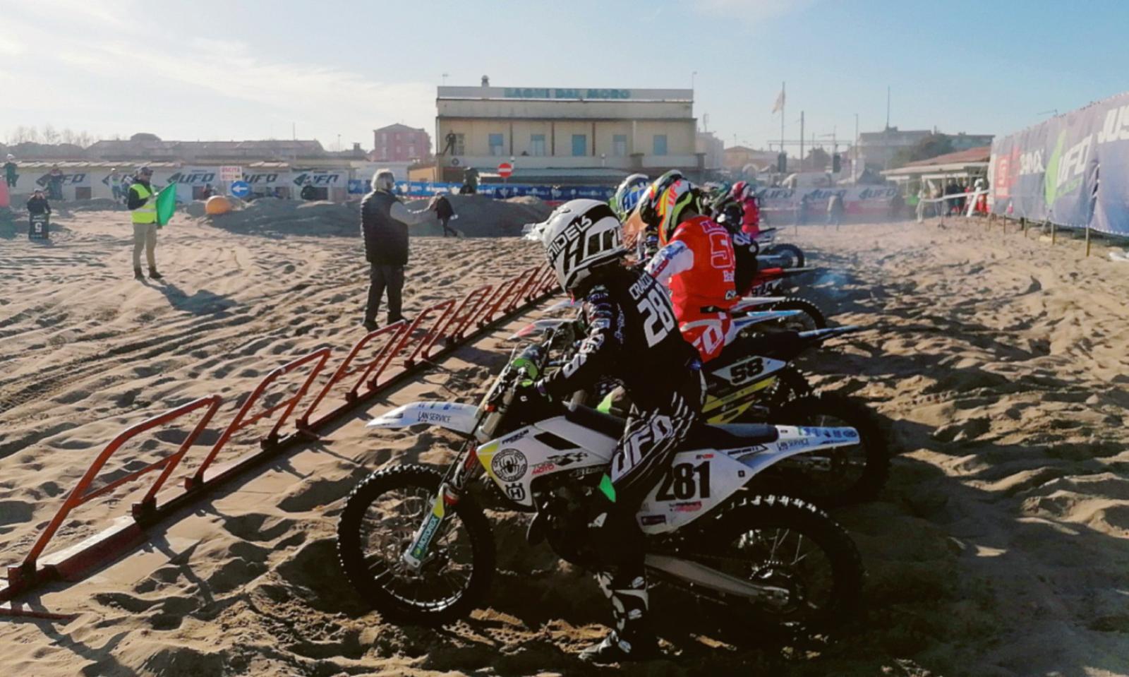 Il motocross protagonista in spiaggia