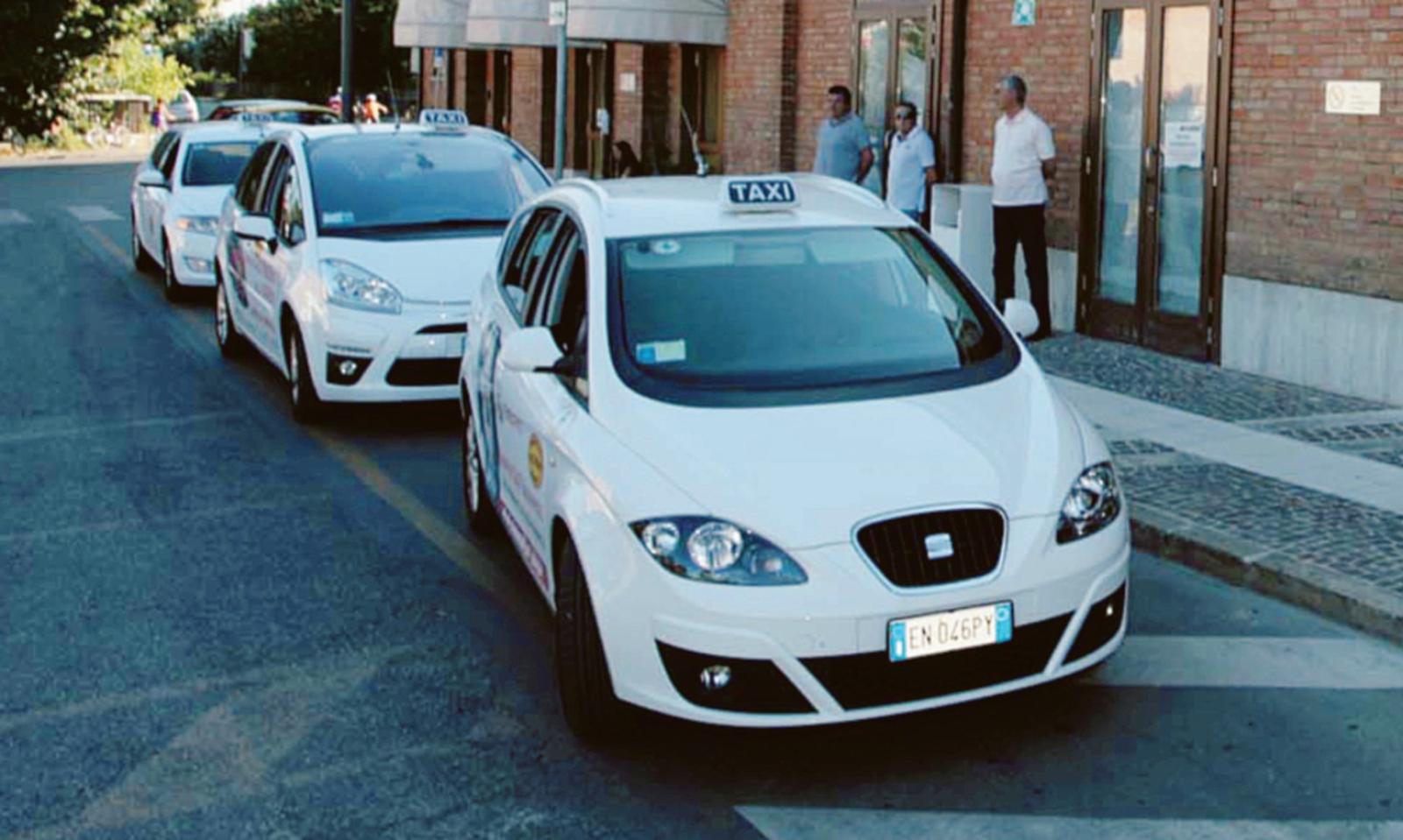 Caos Taxi, appello a sindaco e prefetto