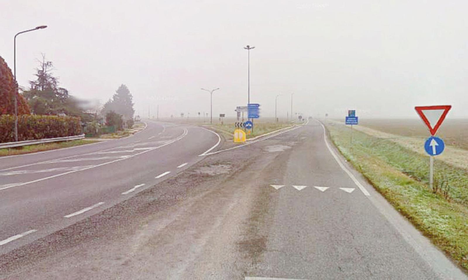 Una rotatoria alle porte del paese