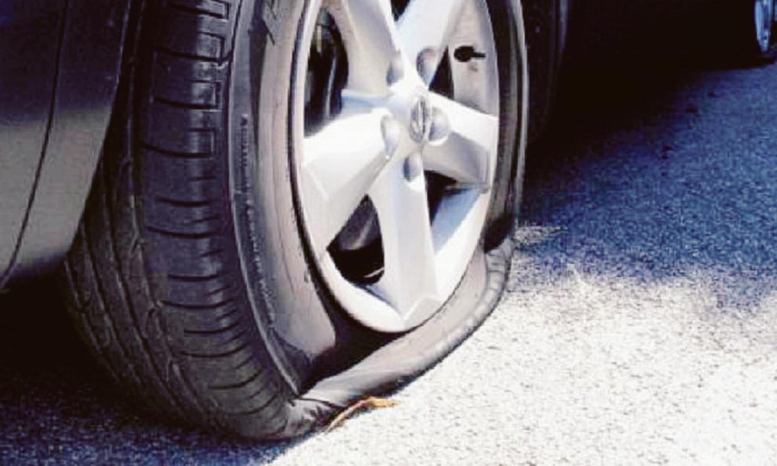 Il folle devasta altre auto